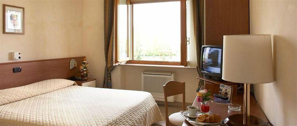 Lo Scoiattolo Piedmont Bike Hotel Pralormo Екстериор снимка