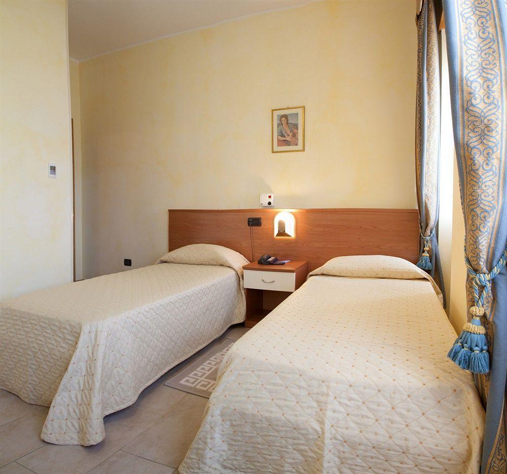 Lo Scoiattolo Piedmont Bike Hotel Pralormo Екстериор снимка